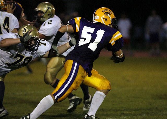 那不勒斯1-2科莫跌至联赛第2，拉赫马尼超级乌龙，迪奥制胜.